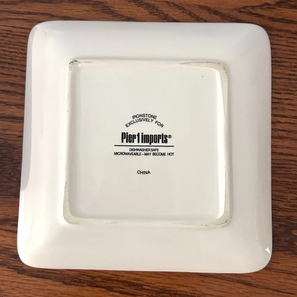 Set of 4 Zebra Plates Pier 1 Imports, 6” Excellent, Like New Condition.